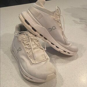 On Women's Cream Athletic Shoes